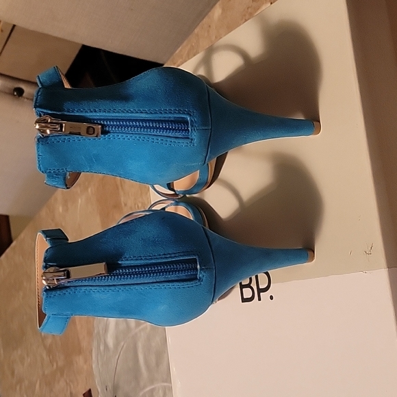 Shoes - Picture 3 of 6